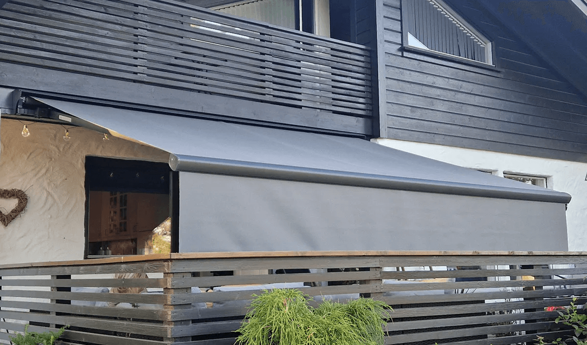 Markise - Bredde fra 535 til 590 cm x utfall 310 cm